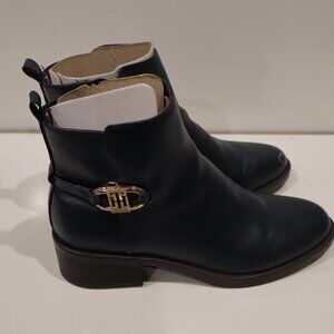 TOMMY HILFIGER Imiera Classic short boots Size 8